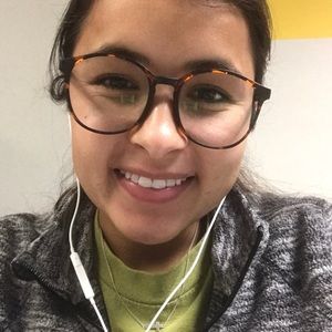 Meet your Posher, Yamile